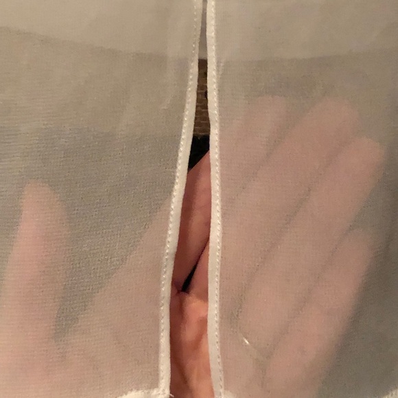 Womenโs Kenneth Cole Sleeveless Blouse - Picture 5 of 8